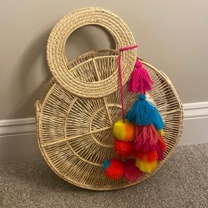 Straw bag with removable tassel